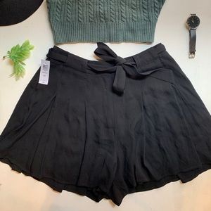 ARITZIA Sunday Best Paperbag Shorts